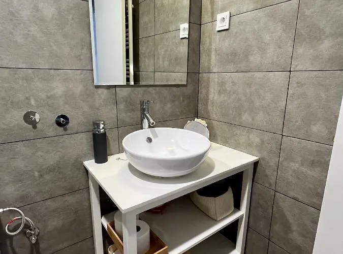 Acogedor Atico En El Centro Con Parking Bajo Reserva *